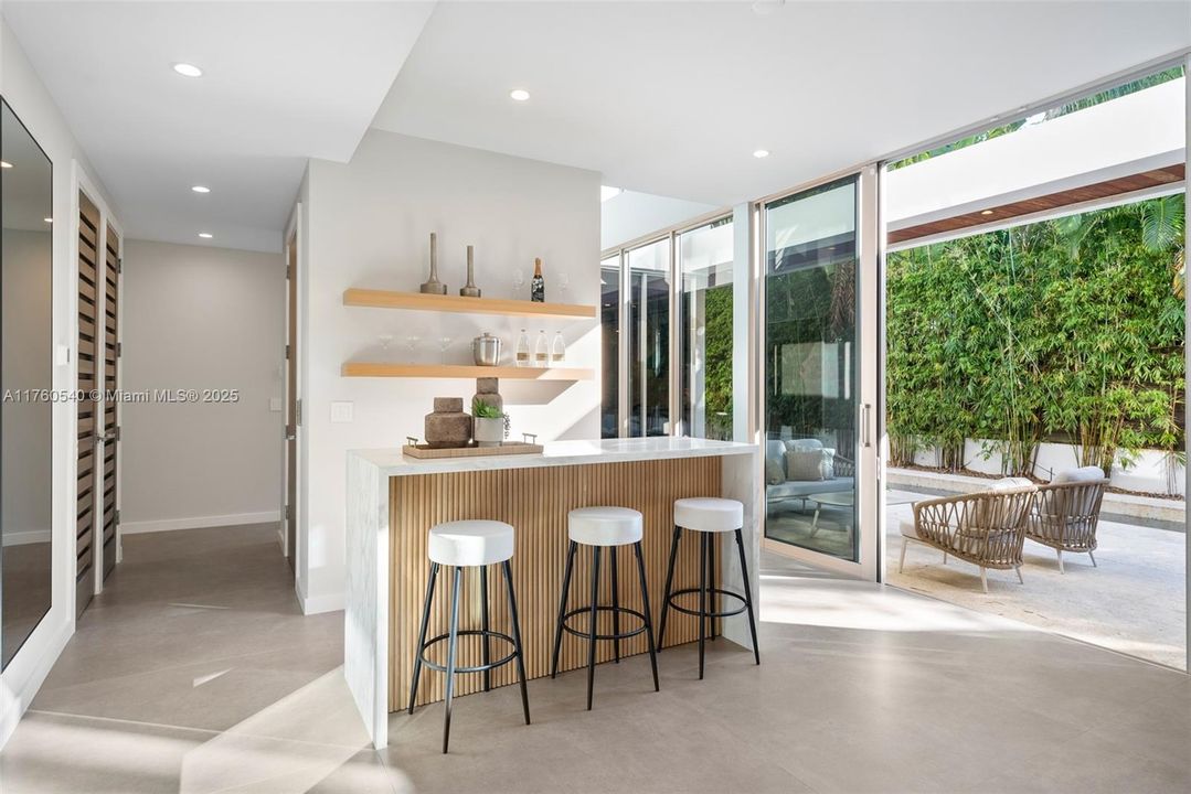 Recently Sold: $5,350,000 (5 beds, 5 baths, 4070 Square Feet)