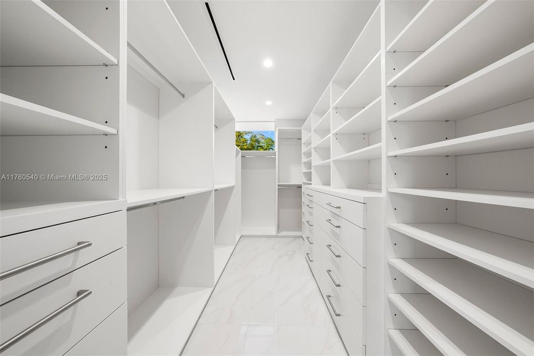 Primary suite closet