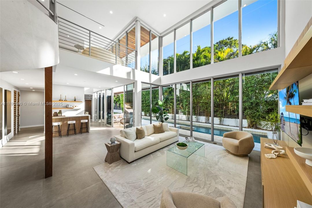 Recently Sold: $5,350,000 (5 beds, 5 baths, 4070 Square Feet)