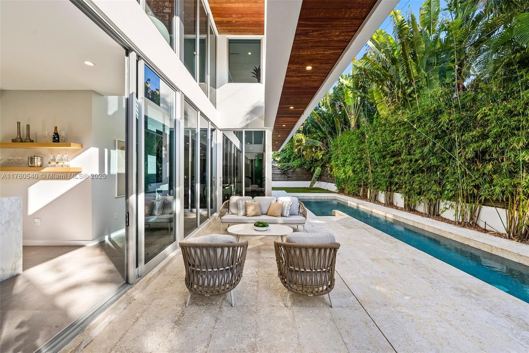 Recently Sold: $5,350,000 (5 beds, 5 baths, 4070 Square Feet)