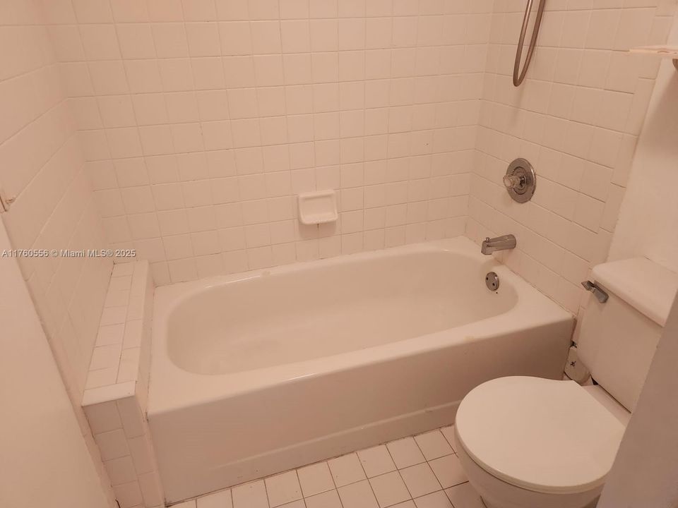 最近租的: $1,900 (2 贝兹, 1 浴室, 863 平方英尺)