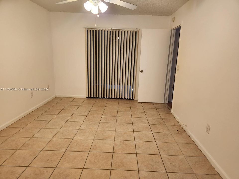 最近租的: $1,900 (2 贝兹, 1 浴室, 863 平方英尺)