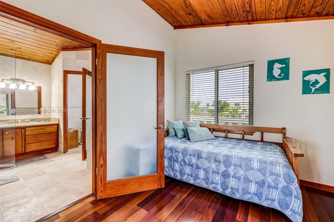 Recently Sold: $1,695,000 (3 beds, 2 baths, 1680 Square Feet)