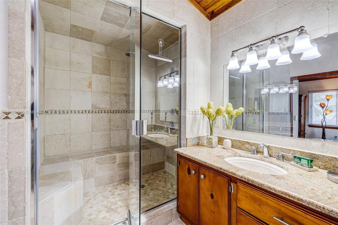 Recently Sold: $1,695,000 (3 beds, 2 baths, 1680 Square Feet)