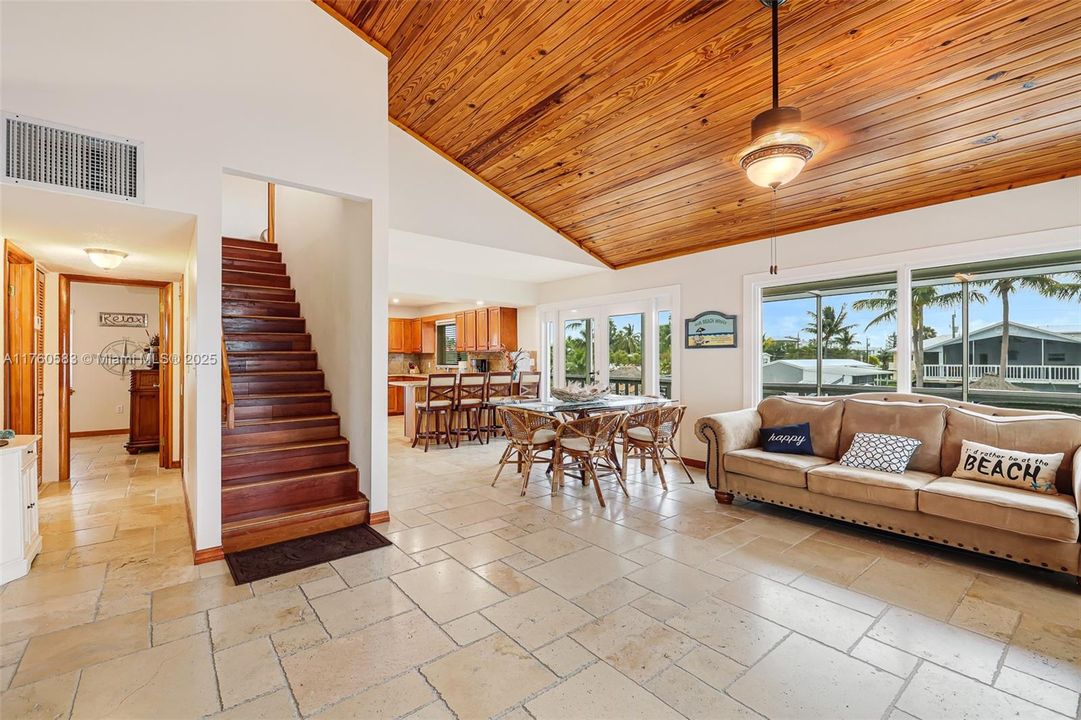 Recently Sold: $1,695,000 (3 beds, 2 baths, 1680 Square Feet)