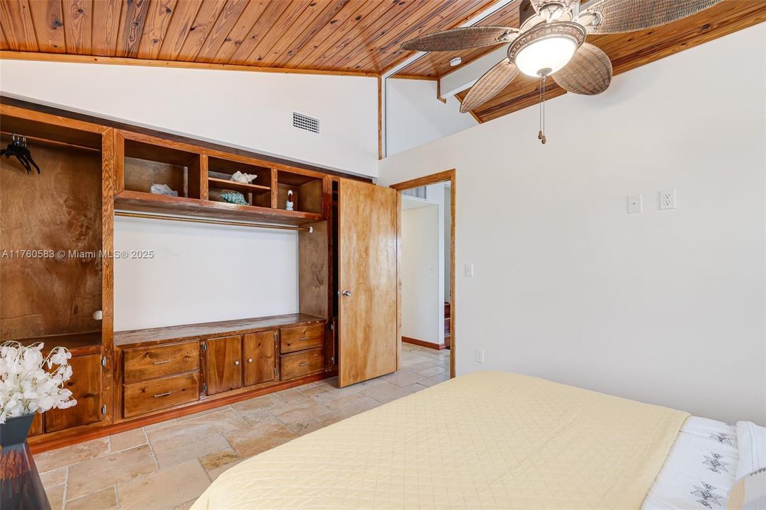 Recently Sold: $1,695,000 (3 beds, 2 baths, 1680 Square Feet)