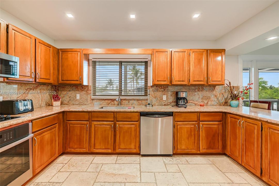 Recently Sold: $1,695,000 (3 beds, 2 baths, 1680 Square Feet)