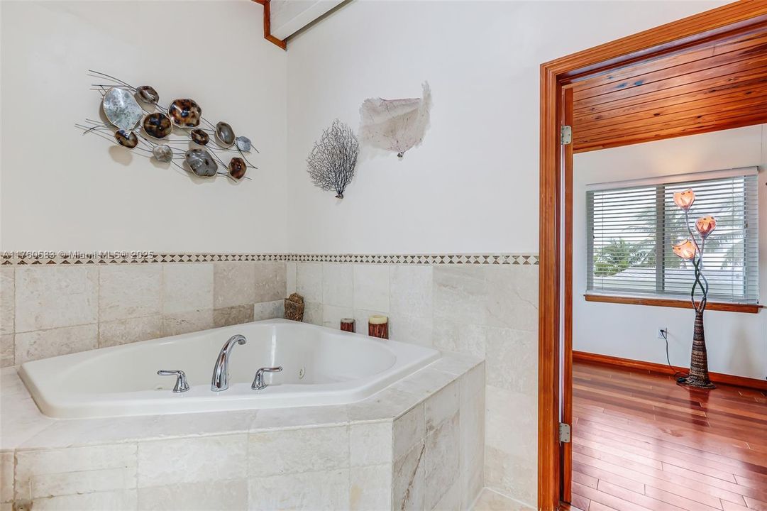 Recently Sold: $1,695,000 (3 beds, 2 baths, 1680 Square Feet)