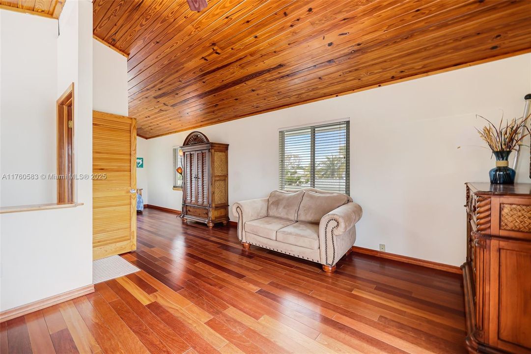 Recently Sold: $1,695,000 (3 beds, 2 baths, 1680 Square Feet)