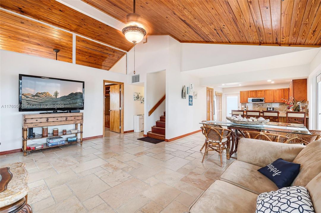 Recently Sold: $1,695,000 (3 beds, 2 baths, 1680 Square Feet)