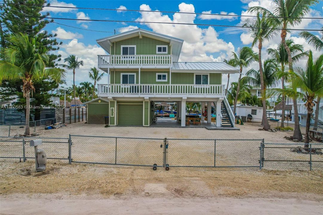 Recently Sold: $1,695,000 (3 beds, 2 baths, 1680 Square Feet)