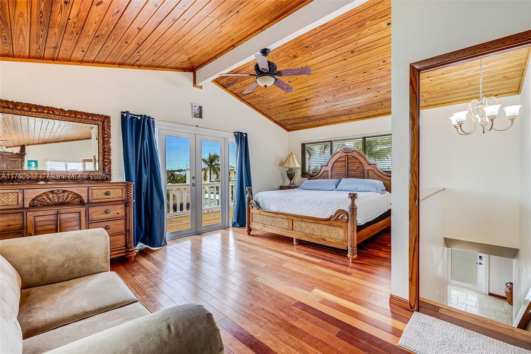 Recently Sold: $1,695,000 (3 beds, 2 baths, 1680 Square Feet)