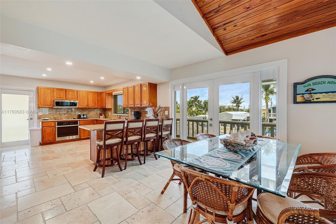 Recently Sold: $1,695,000 (3 beds, 2 baths, 1680 Square Feet)
