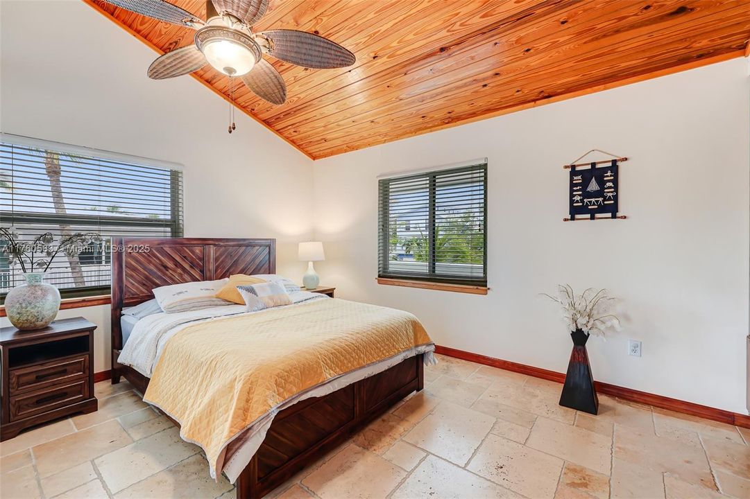 Recently Sold: $1,695,000 (3 beds, 2 baths, 1680 Square Feet)