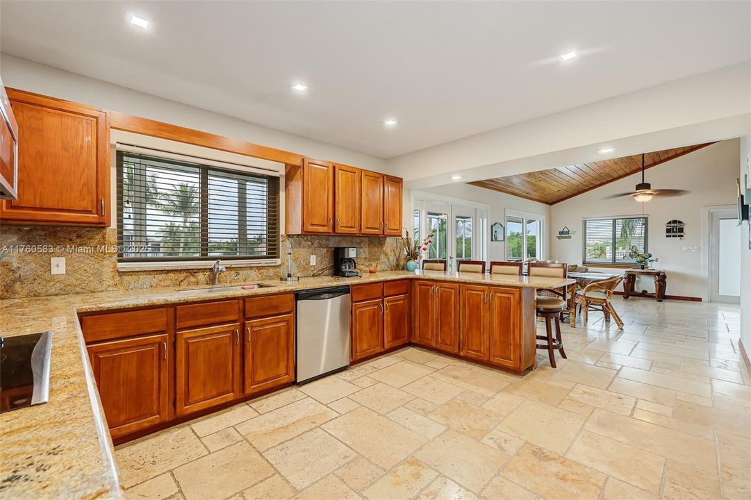 Recently Sold: $1,695,000 (3 beds, 2 baths, 1680 Square Feet)