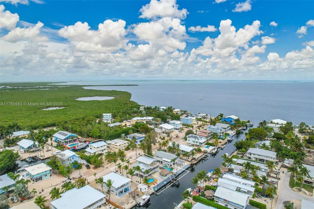 Recently Sold: $1,695,000 (3 beds, 2 baths, 1680 Square Feet)