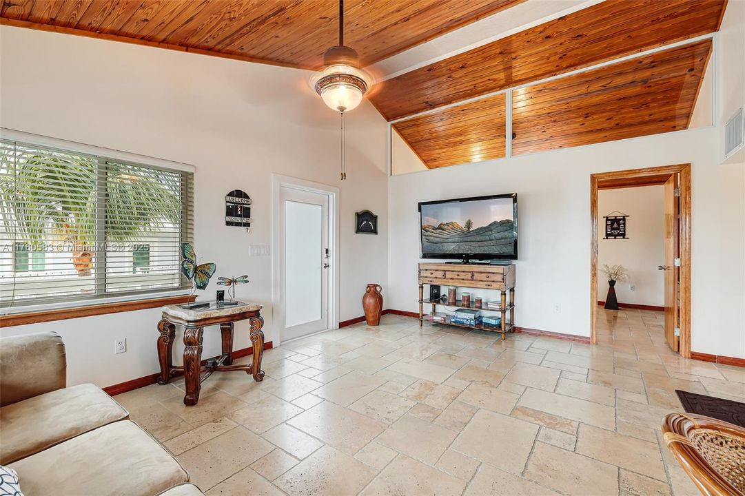 Recently Sold: $1,695,000 (3 beds, 2 baths, 1680 Square Feet)