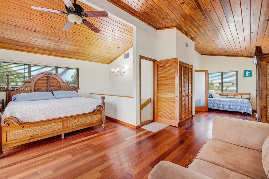 Recently Sold: $1,695,000 (3 beds, 2 baths, 1680 Square Feet)