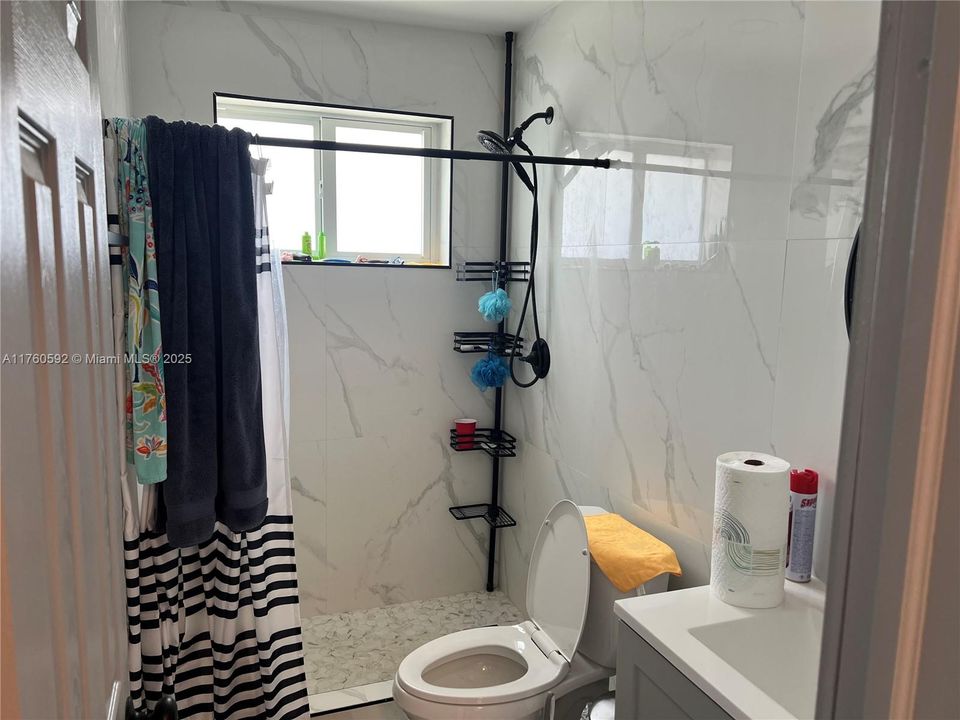 For Sale: $1,300,000 (3 beds, 1 baths, 980 Square Feet)