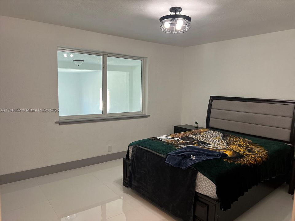 For Sale: $1,300,000 (3 beds, 1 baths, 980 Square Feet)