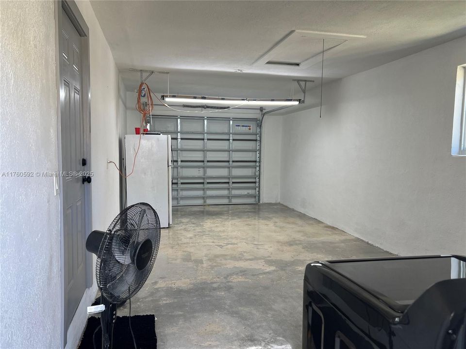 For Sale: $1,300,000 (3 beds, 1 baths, 980 Square Feet)