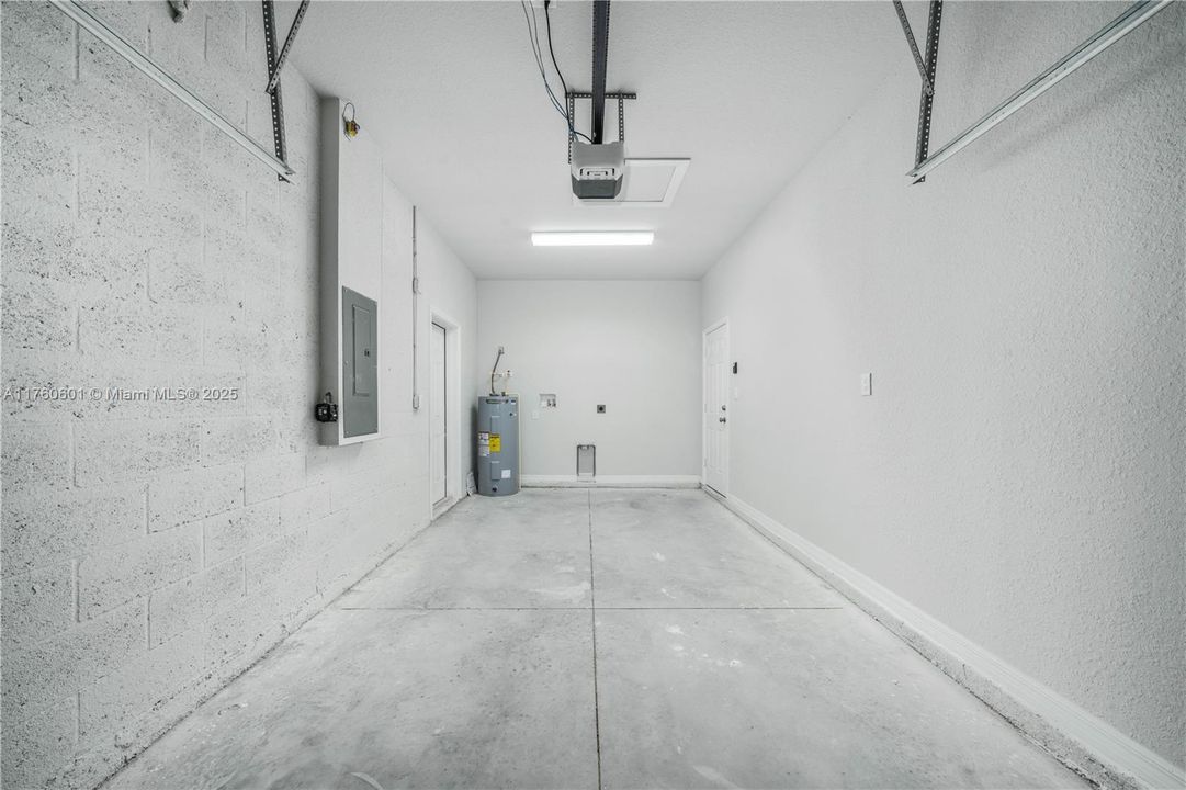 Recently Rented: $1,750 (3 beds, 2 baths, 1330 Square Feet)