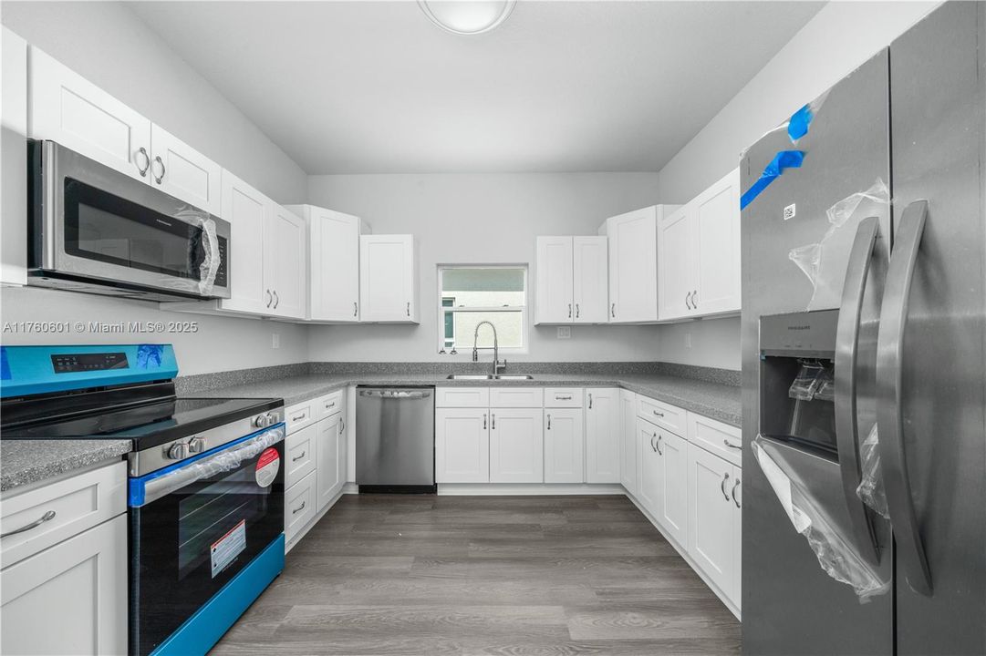 Recently Rented: $1,750 (3 beds, 2 baths, 1330 Square Feet)