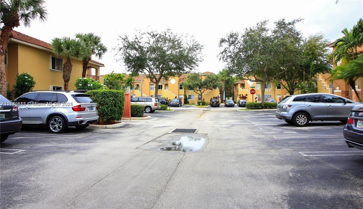 Под контрактом: $260,000 (2 спален, 2 ванн, 970 Квадратных фут)