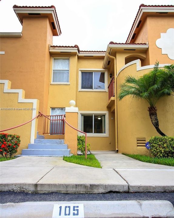 Под контрактом: $260,000 (2 спален, 2 ванн, 970 Квадратных фут)