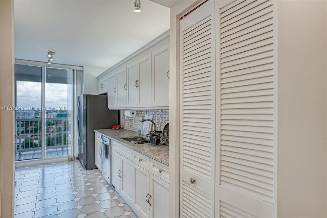 Recently Sold: $789,900 (2 beds, 2 baths, 1590 Square Feet)