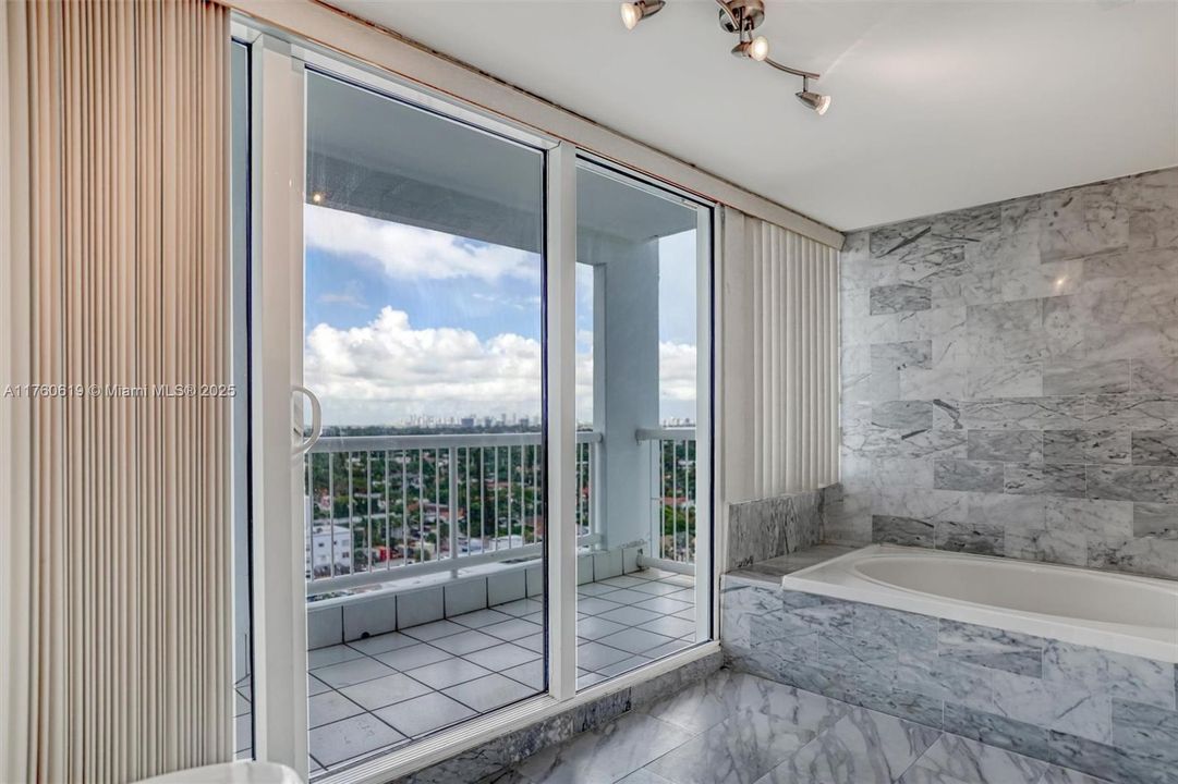 Recently Sold: $789,900 (2 beds, 2 baths, 1590 Square Feet)