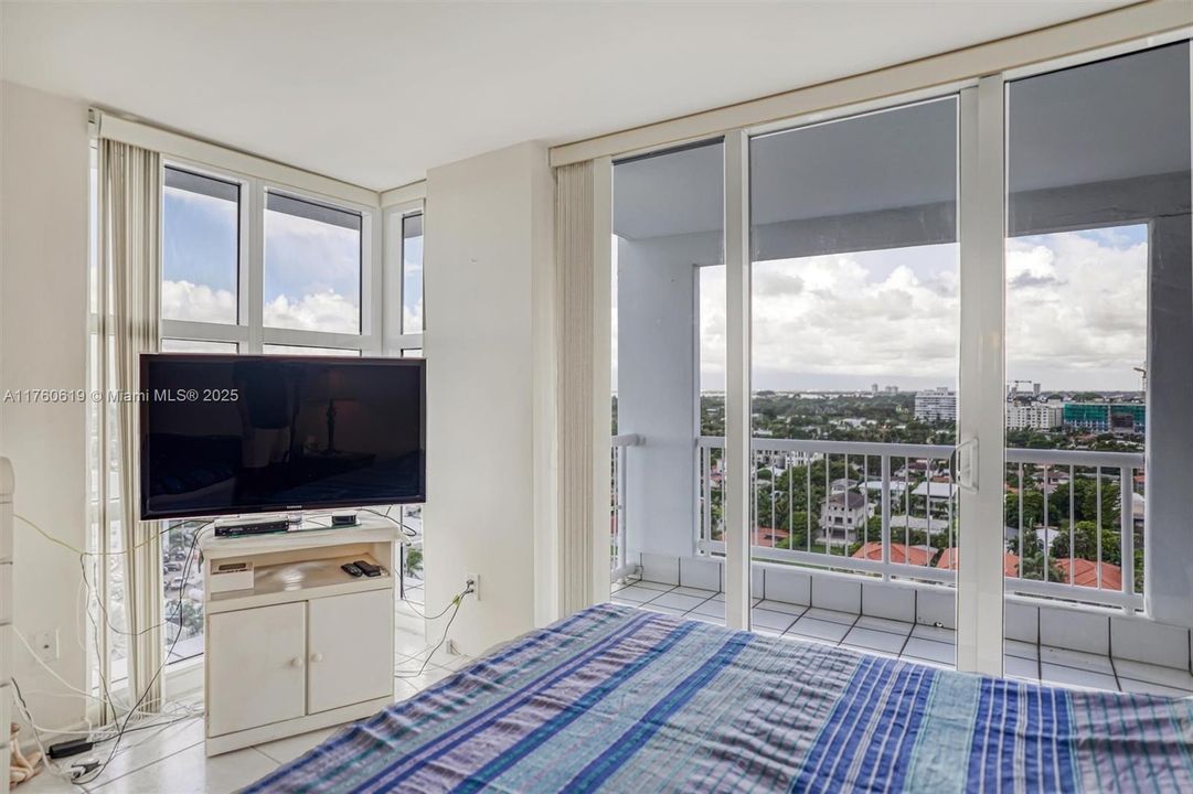 Recently Sold: $789,900 (2 beds, 2 baths, 1590 Square Feet)