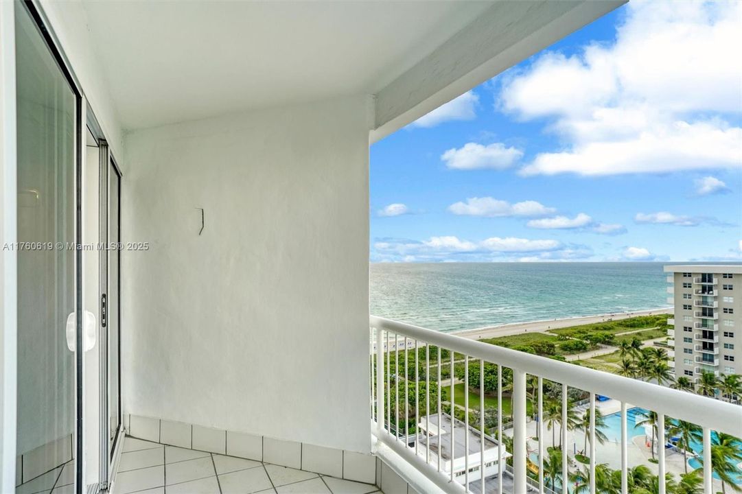 Recently Sold: $789,900 (2 beds, 2 baths, 1590 Square Feet)