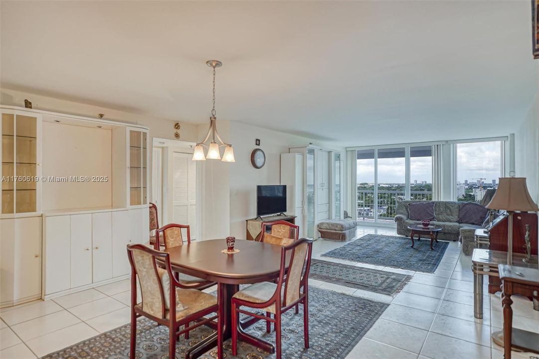 Recently Sold: $789,900 (2 beds, 2 baths, 1590 Square Feet)