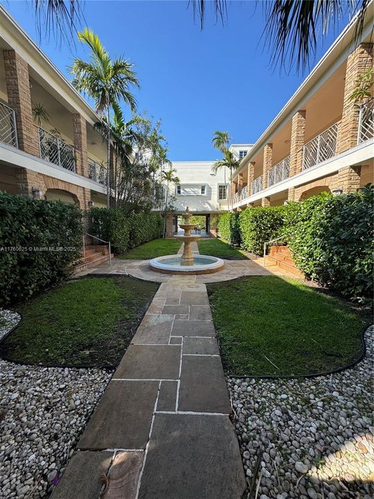 待售: $250,000 (1 贝兹, 1 浴室, 710 平方英尺)