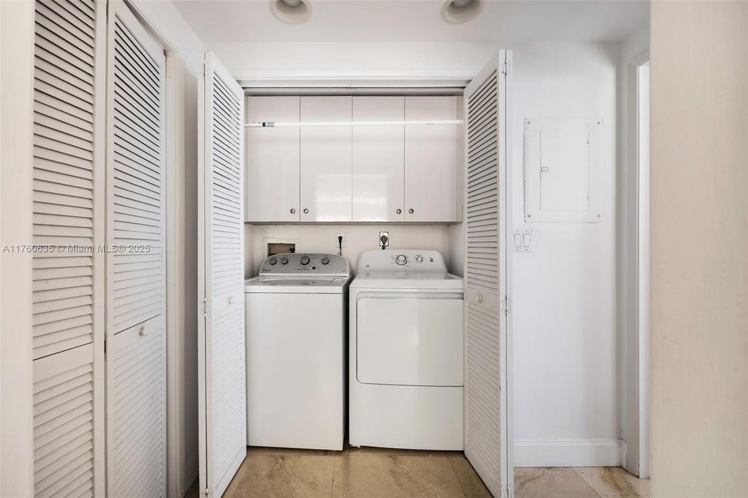 最近售出: $890,000 (2 贝兹, 2 浴室, 1895 平方英尺)