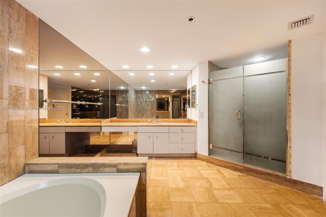 最近售出: $890,000 (2 贝兹, 2 浴室, 1895 平方英尺)