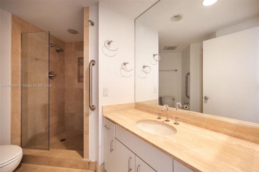 最近售出: $890,000 (2 贝兹, 2 浴室, 1895 平方英尺)