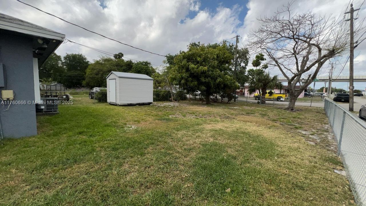 最近售出: $425,000 (3 贝兹, 1 浴室, 1050 平方英尺)