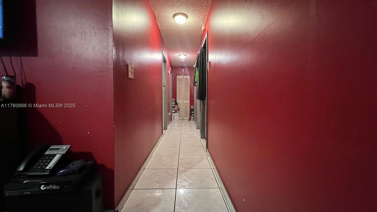 最近售出: $425,000 (3 贝兹, 1 浴室, 1050 平方英尺)