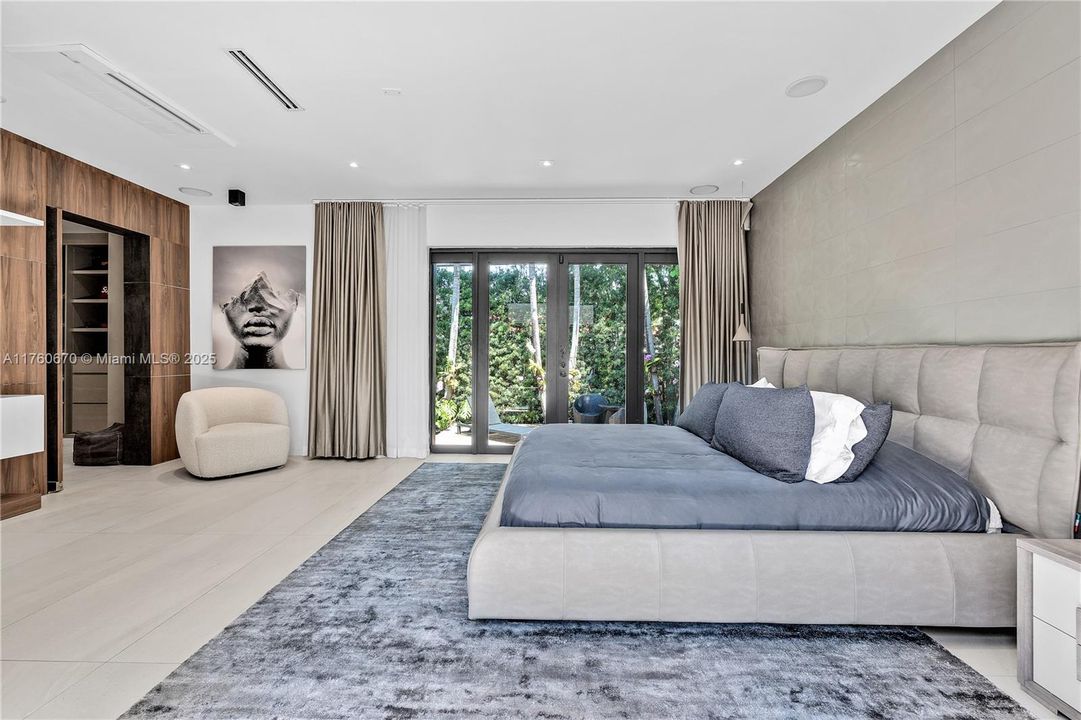For Sale: $3,500,000 (3 beds, 3 baths, 2316 Square Feet)