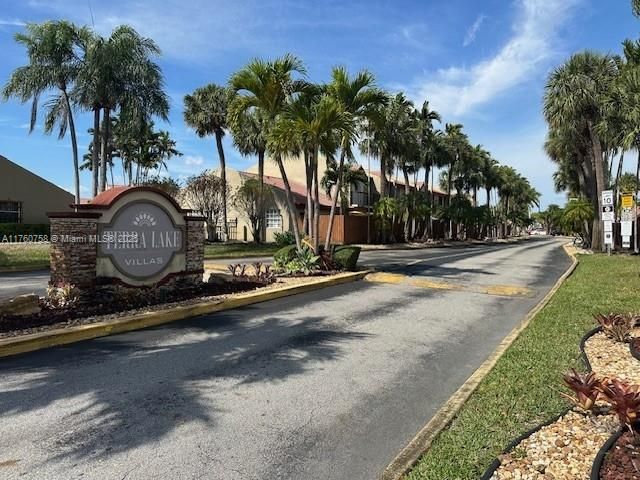 Recently Rented: $1,900 (1 beds, 1 baths, 711 Square Feet)