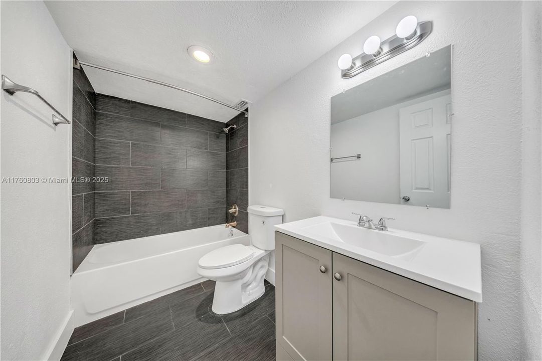 Recently Sold: $304,999 (3 beds, 2 baths, 1230 Square Feet)