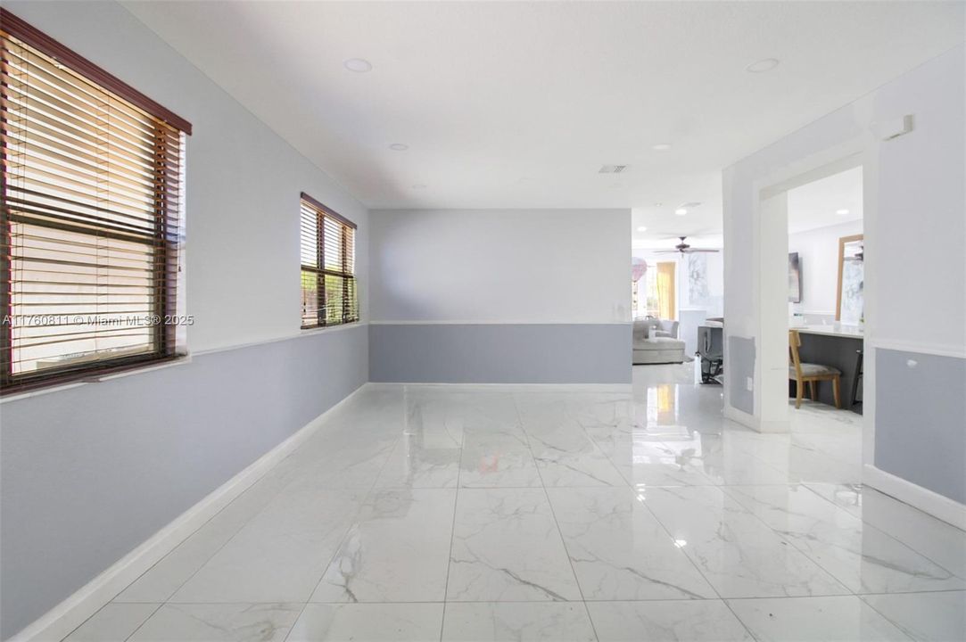 最近售出: $647,000 (5 贝兹, 3 浴室, 2916 平方英尺)