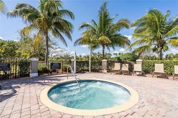 最近售出: $647,000 (5 贝兹, 3 浴室, 2916 平方英尺)