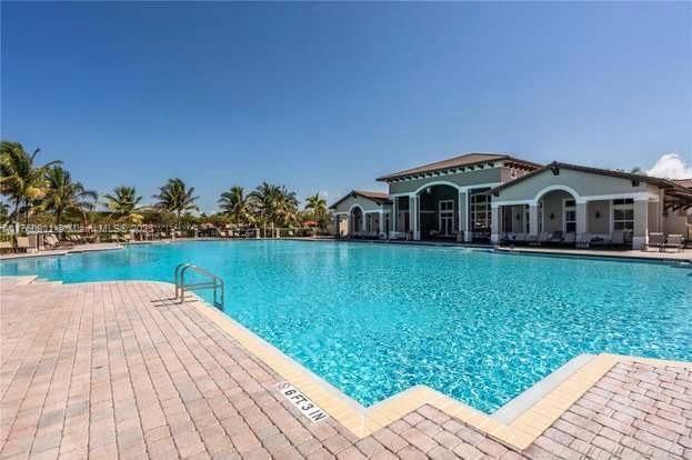 最近售出: $647,000 (5 贝兹, 3 浴室, 2916 平方英尺)