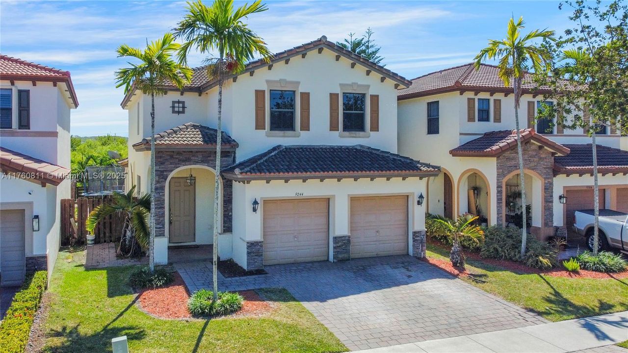 最近售出: $647,000 (5 贝兹, 3 浴室, 2916 平方英尺)