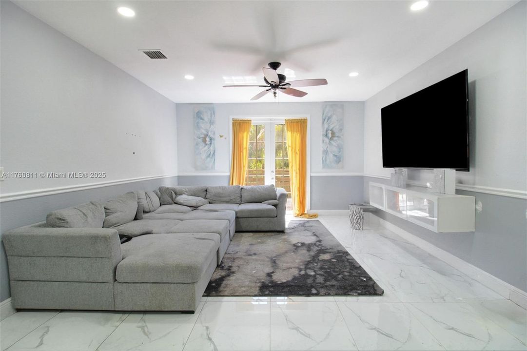 最近售出: $647,000 (5 贝兹, 3 浴室, 2916 平方英尺)