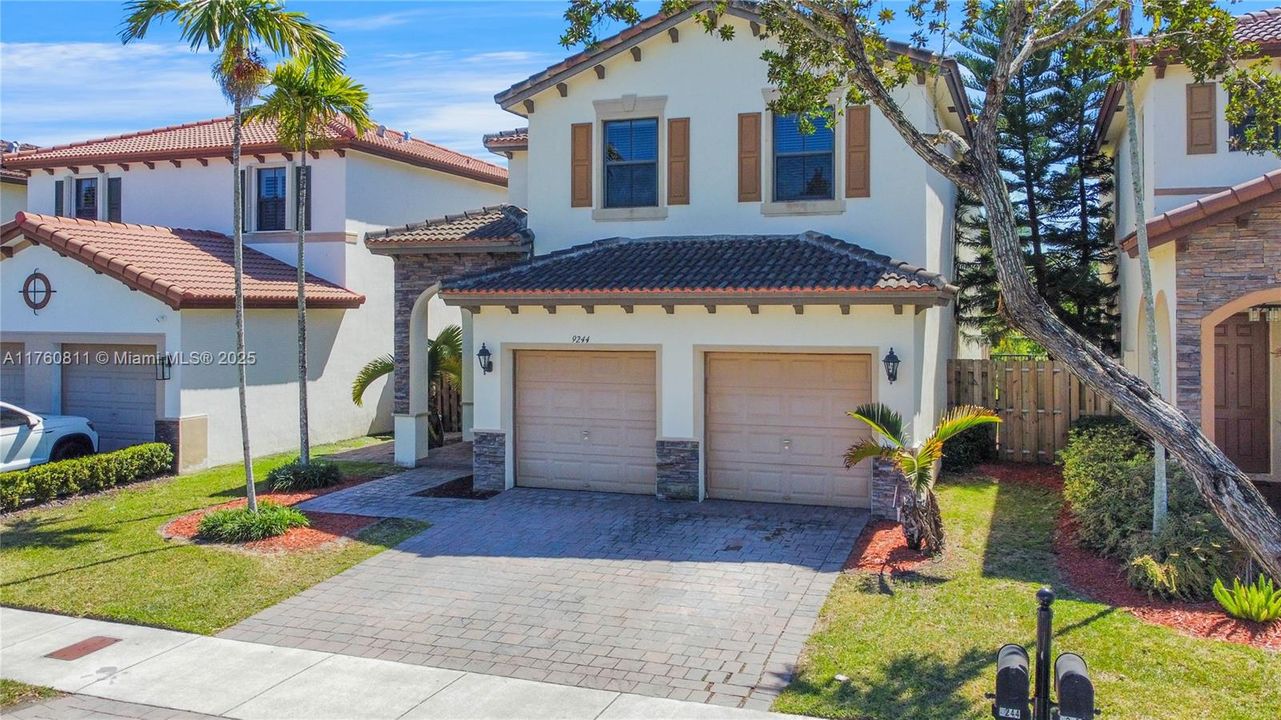 最近售出: $647,000 (5 贝兹, 3 浴室, 2916 平方英尺)