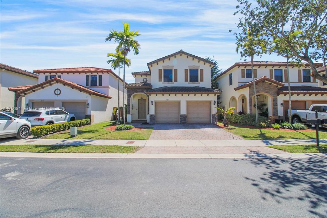 最近售出: $647,000 (5 贝兹, 3 浴室, 2916 平方英尺)